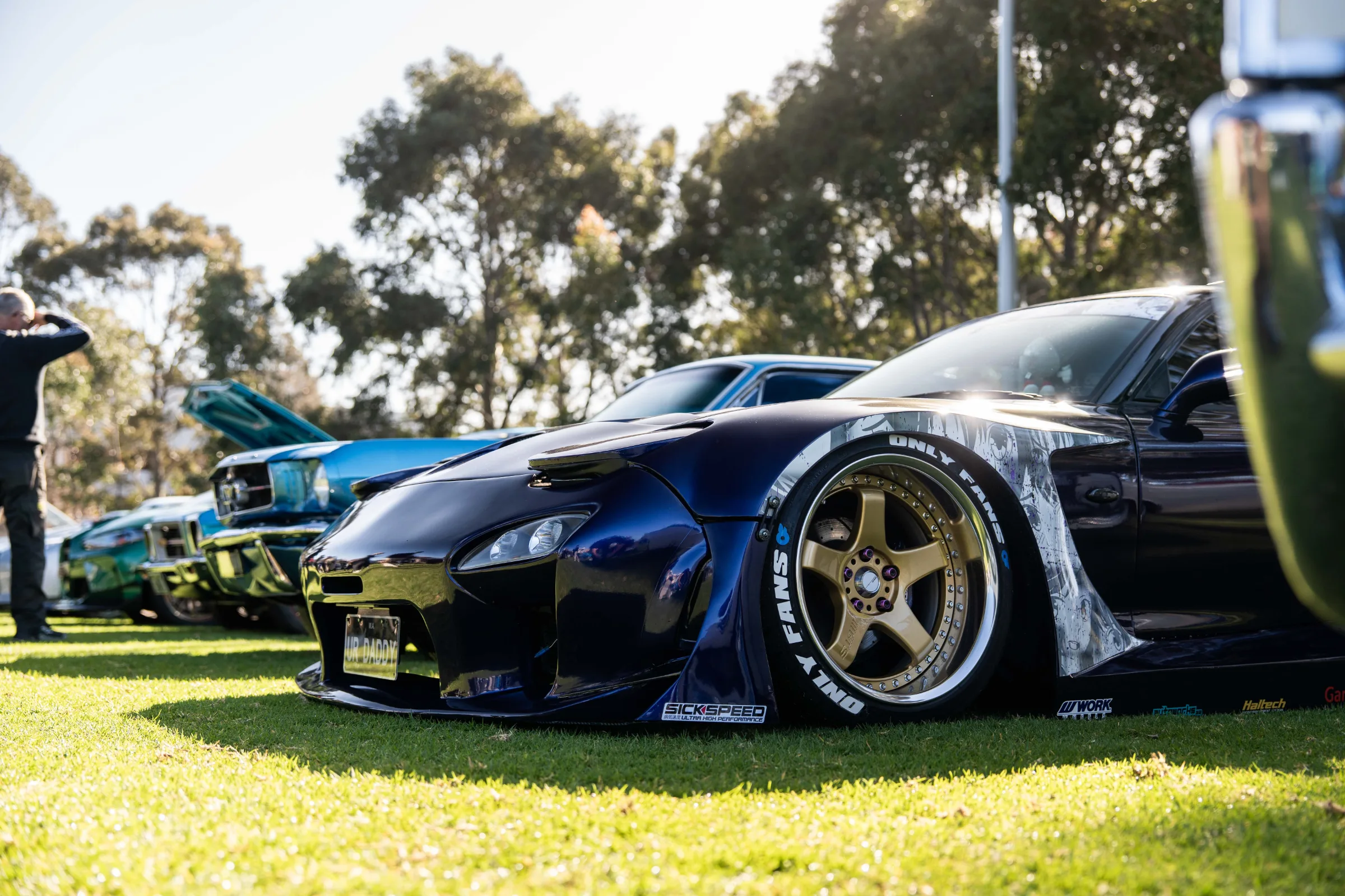 Wide-body RX-7 slammed low