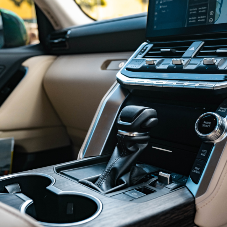 MOTOR CULTURE 300 SERIES LANDCRUISER (3)