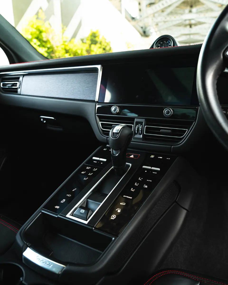 PORSCHE MACAN GTS GALLERY (23)_q75