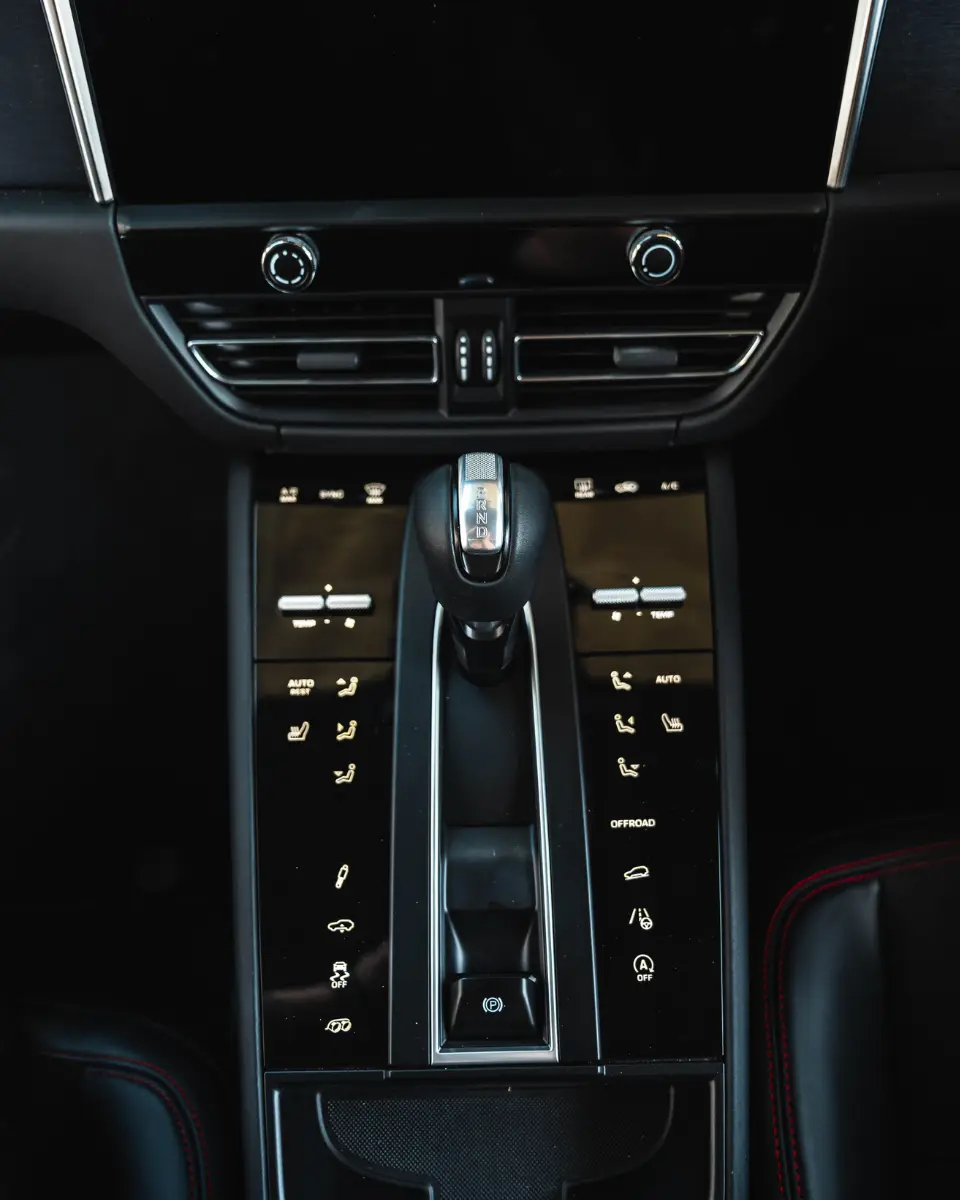 PORSCHE MACAN GTS GALLERY (28)_q75