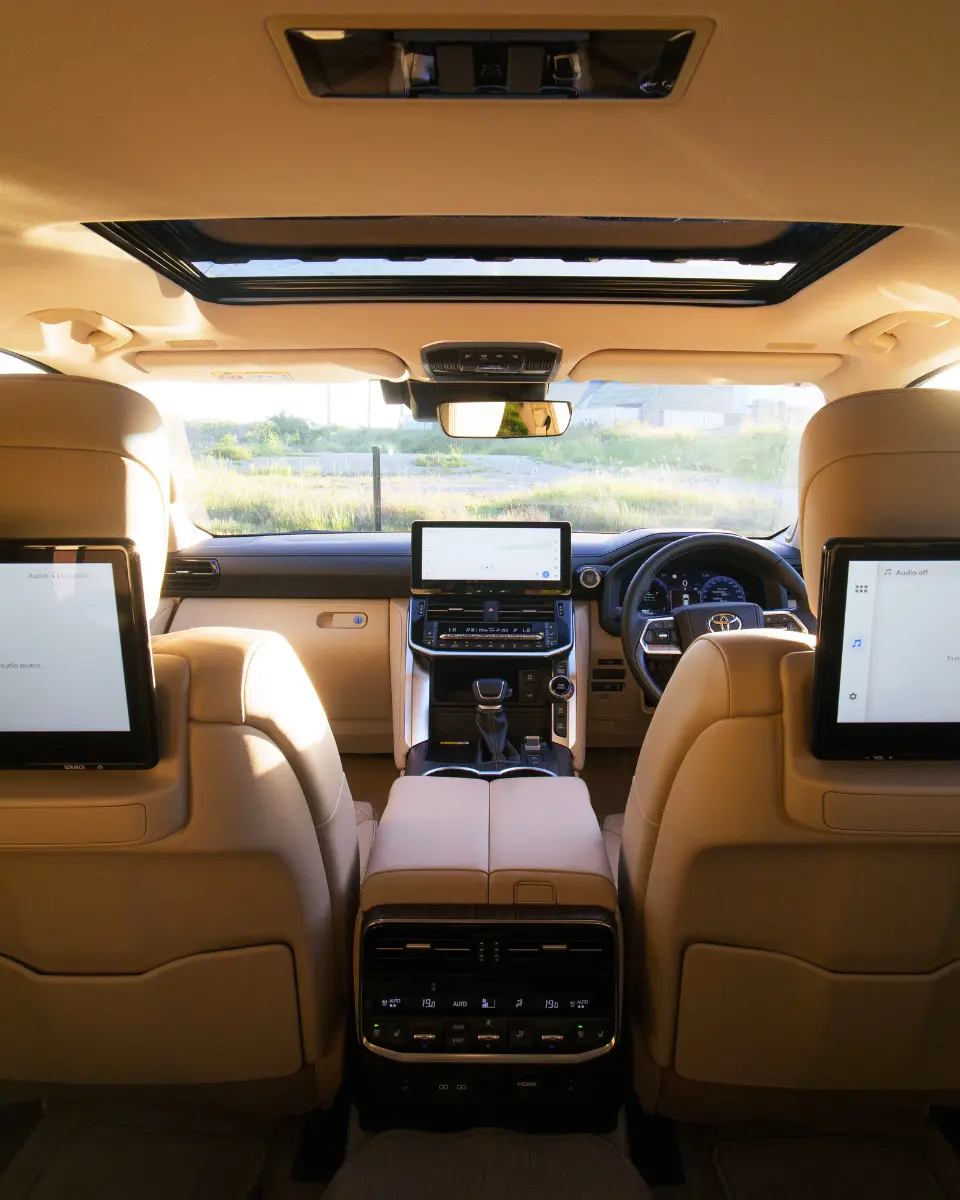 BLACK FRIDAY LC300 GALLERY (8)_q75