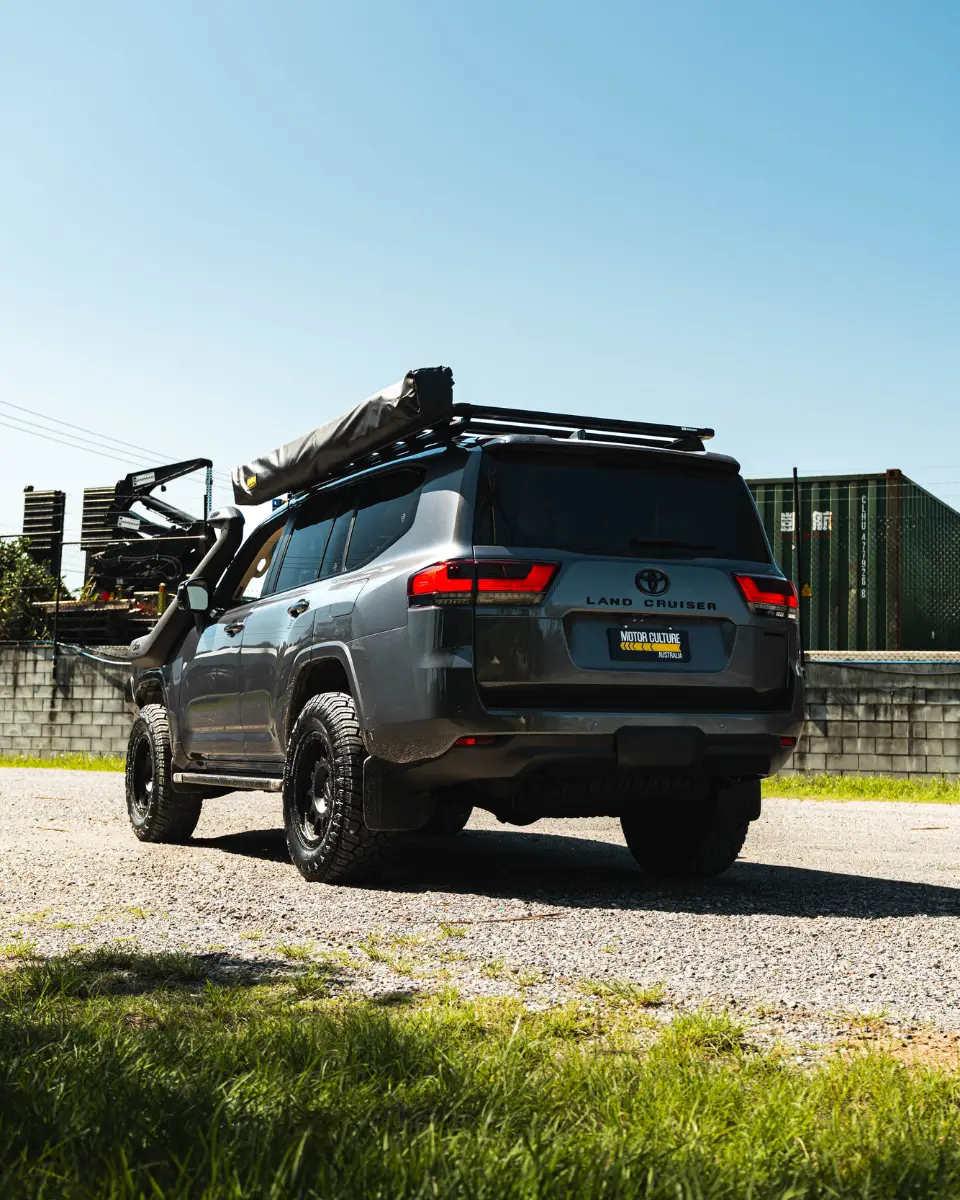 Black Friday Landcruiser 6_q75