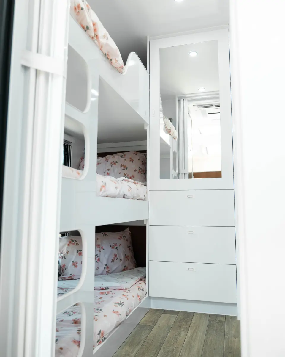 LC300-WONDERLAND-GALLERY-12_q75_q75