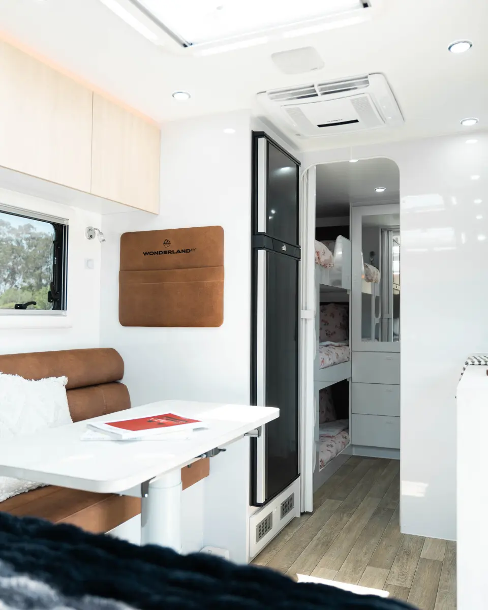 LC300-WONDERLAND-GALLERY-15_q75_q75