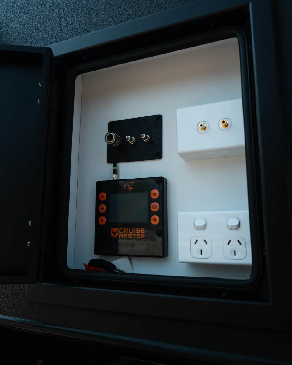 LC300-WONDERLAND-GALLERY-21_q75_q75