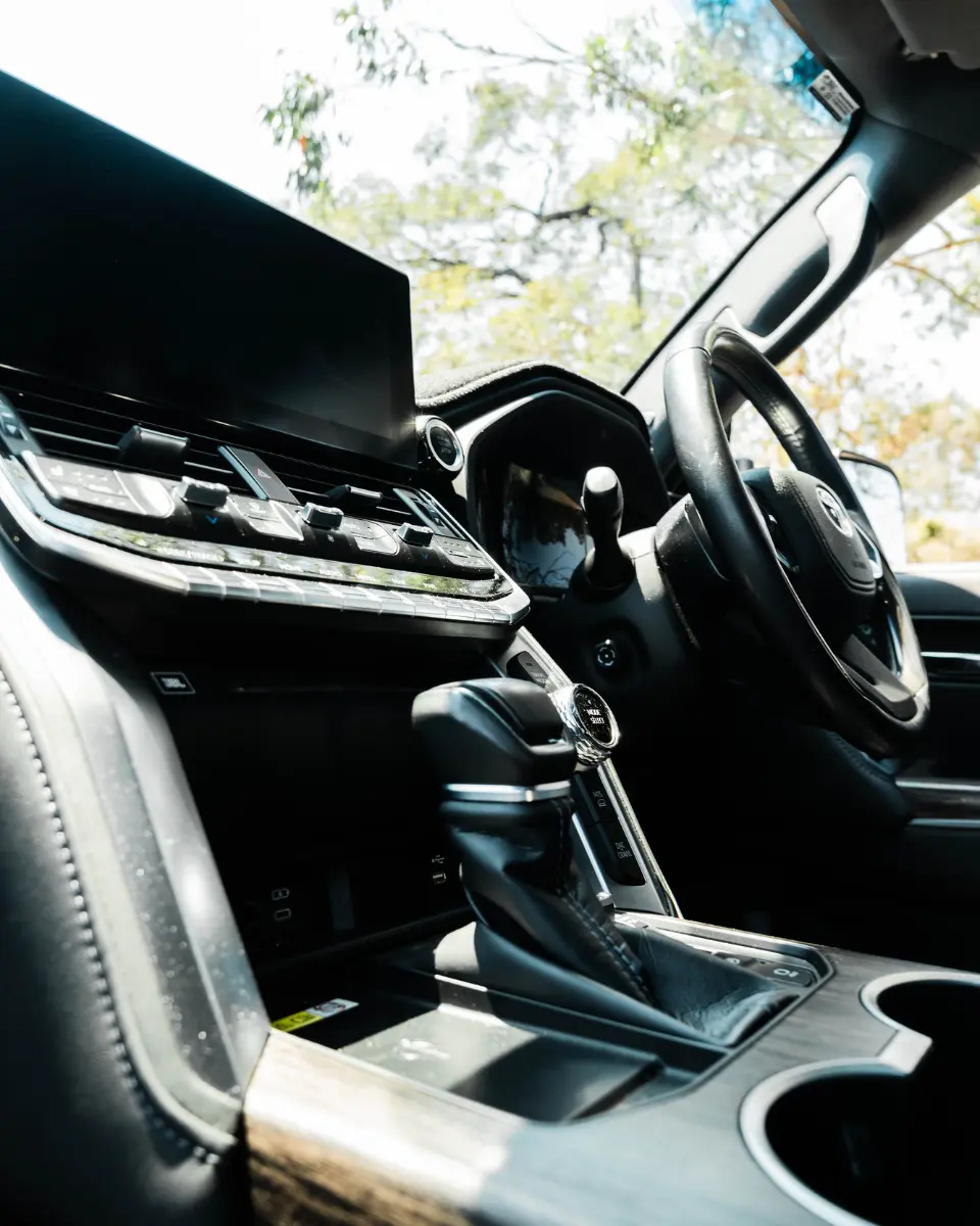 LC300-WONDERLAND-GALLERY_q75_q75