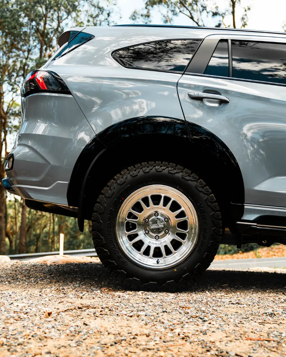 ISUZU MUX GALLERY (3)_q75