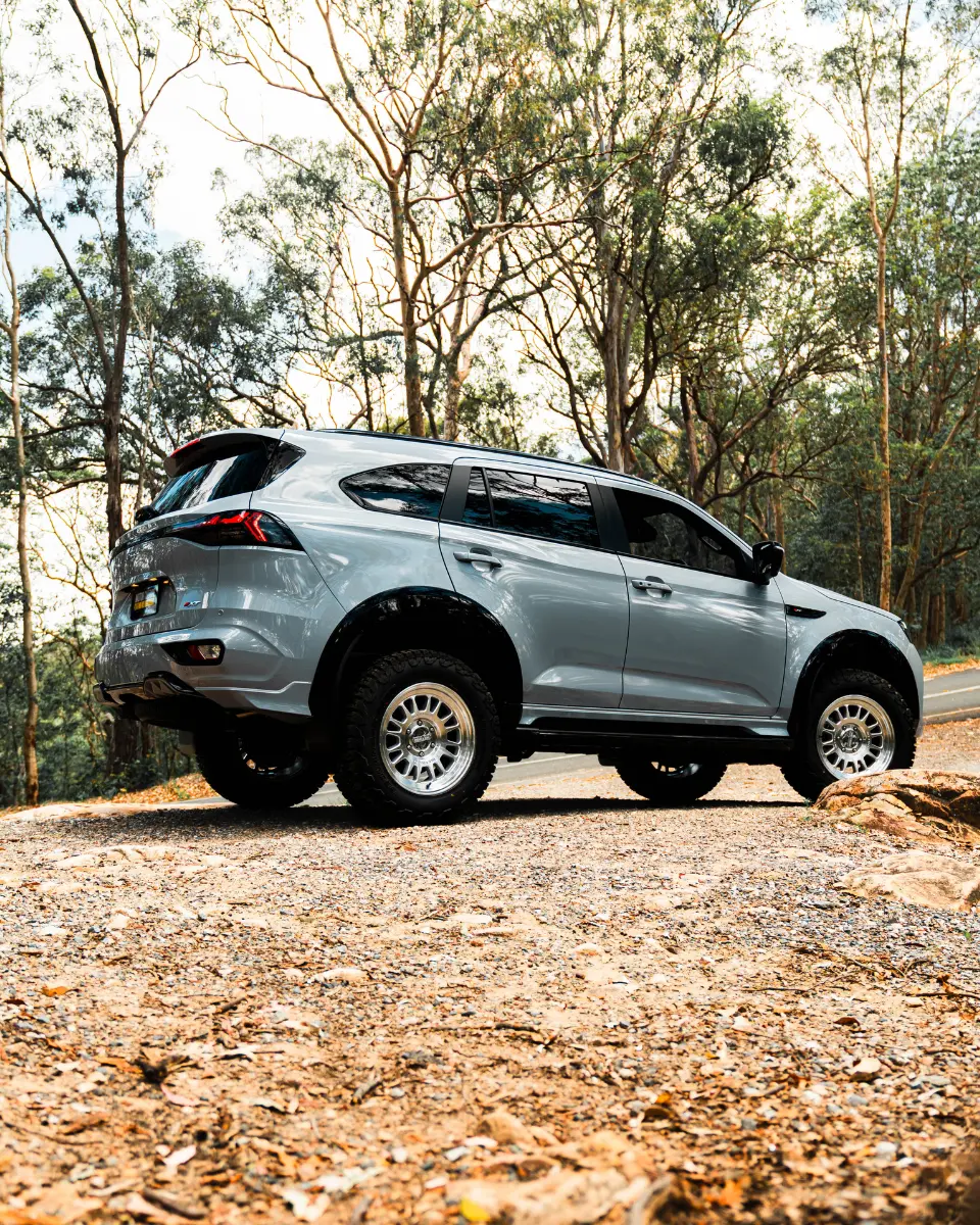 ISUZU MUX GALLERY (4)_q75