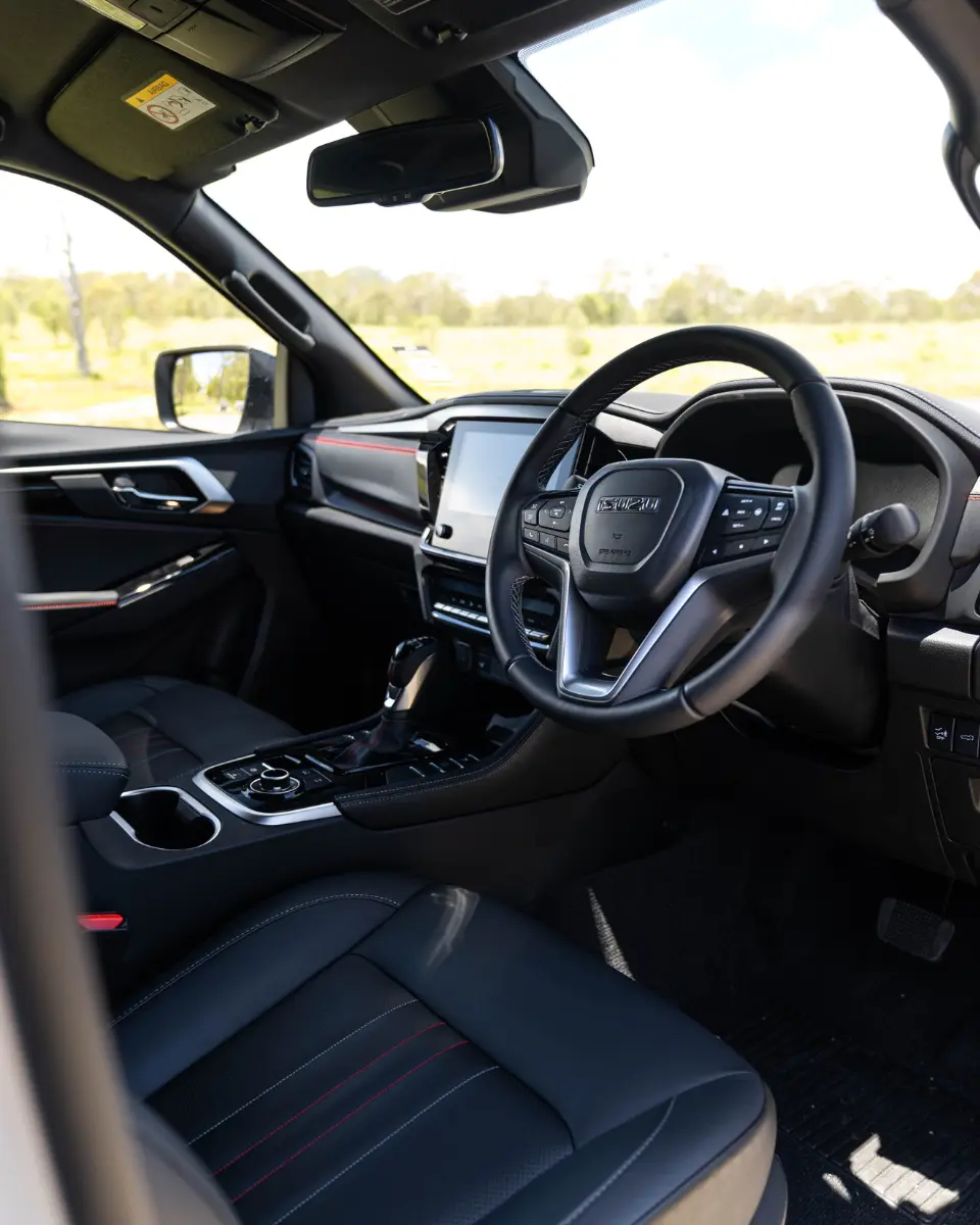 ISUZU MUX GALLERY (5)_q75