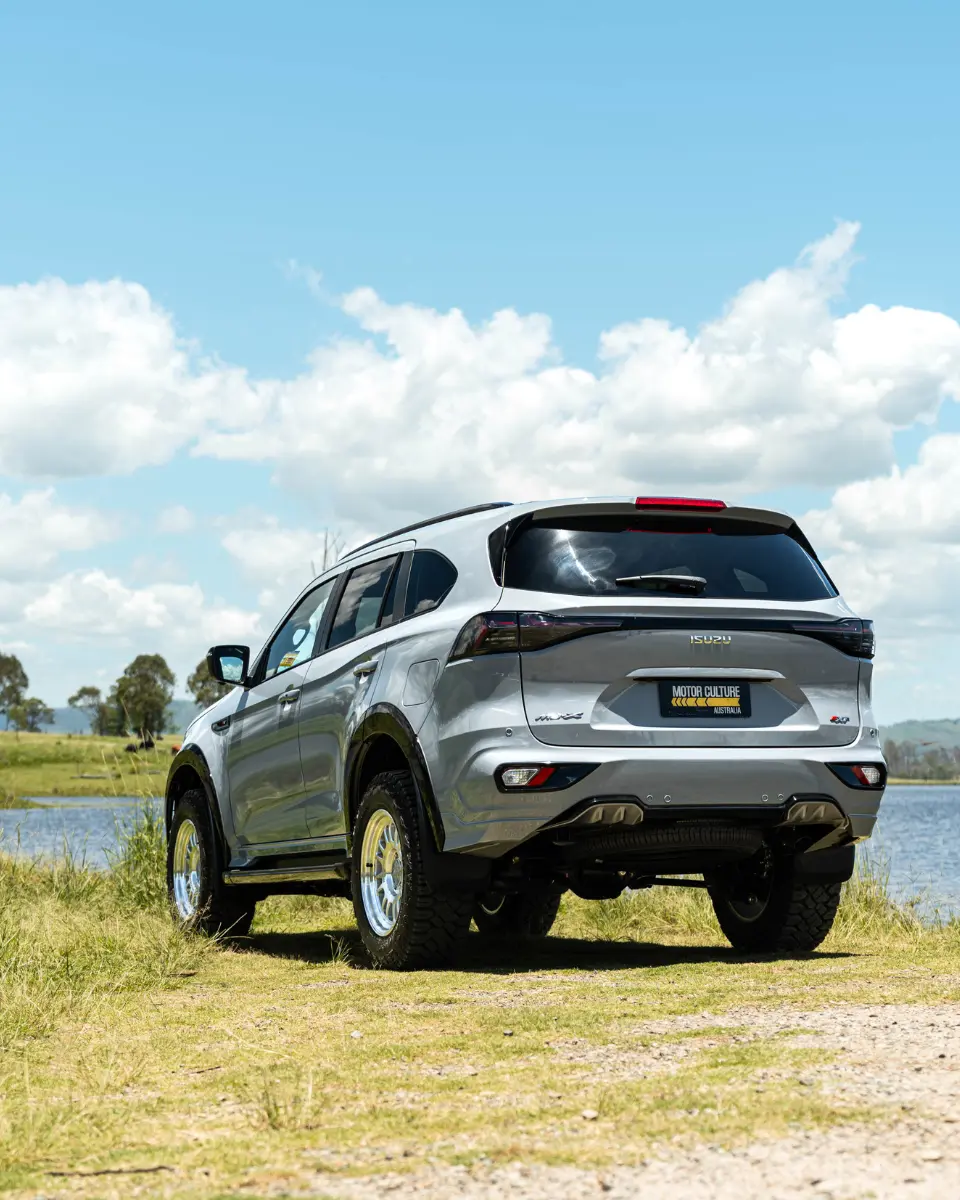 ISUZU MUX GALLERY (6)_q75